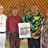 Hans und Karin Gernert mit Seminarleiter Beka Kosieng und Pfarrer William Sugoho.