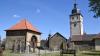 Auf dem alten Friedhof in Euerbach, hinter der Kirchenburg, steht die 1608 erbaute Gruftkapelle der Familien von Steinau und von Münster. Auf dem alten Friedhof in Euerbach, hinter der Kirchenburg, steht die 1608 erbaute Gruftkapelle der Familien von Steinau und von Münster.