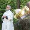 Pfarrer Rudiger erinnert in einer Predigt an die Heilige Corona, die zur Zeit der Christenverfolgungen im Römischen Reich zur Märtyrerin wurde. Pfarrer Rudiger erinnert in einer Predigt an die Heilige Corona, die zur Zeit der Christenverfolgungen im Römischen Reich zur Märtyrerin wurde.