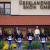 Übernahme nach der Lehre: Die frisch ausgelernten Auszubildenden des Überlandwerks freuen sich mit der Geschäftsführung und den Ausbildern. Im Bild (von links) Max Manger, Geschäftsführer Helmut Grosser, Sebastian Ortloff, Technischer Ausbilder Peter Omert, Tim Bräutigam, Luis Back, Prokurist Joachim Schärtl, Levin Vorndran, Jonas Heß und der Betriebsratsvorsitzende Martin Reußenzehn.
