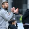 Freut sich, nach etwa 80 Tagen endlich wieder bei einem Punktspiel an der Seitenlinie zu stehen: Kickers-Trainer Michael Schiele muss mit seinen Rothosen am Samstag (14 Uhr) beim SV Meppen ran.