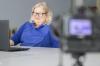 Bundesfamilienministerin Dr. Franziska Giffey hat im Videogespräch mit Gudrun Greger (im Bild), der Koordinatorin des Mehrgenerationenhauses Haßfurt, über die Umstellung der Angebote durch die Corona-Pandemie gesprochen. Bundesfamilienministerin Dr. Franziska Giffey hat im Videogespräch mit Gudrun Greger (im Bild), der Koordinatorin des Mehrgenerationenhauses Haßfurt, über die Umstellung der Angebote durch die Corona-Pandemie gesprochen.