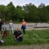 Nach getaner Arbeit freuen sie sich auf das neue Freizeit- und Erholungsgebiet zwischen dem oberen und unteren Münstersee (von links): Bert Siemoneit mit Sohn Leon, Christian Galeazzi, Isgard Greif, Rosi Kuhn, Christian Rüttinger und Jutta Weber.