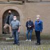 Von den Oberstreuer Gaden beeindruckt zeigten sich die Teilnehmer bei der Besichtigung (von links): Bezirksheimatpfleger Klaus Reder, Bürgermeister Stefan Kießner, stellvertretender Bürgermeister Bernd Beck, . Astrid Hedrich-Scherpf von der Stabsstelle Kreisentwicklung und der Ostheimer Altbürgermeister Adolf Büttner.