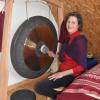 Kennt sich aus mit Klangschalen-Therapie: Barbara Abt aus Weimarschmieden. Kennt sich aus mit Klangschalen-Therapie: Barbara Abt aus Weimarschmieden.