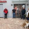Abeordneter Rützel auf Fahrradtour im Sinngrund. Vor der Sparkassenfiliale in Obersinn (von links): Rudi Dill, Bernd Rützel, Armin Biemüller, Christian Gutermuth und Lioba Zieres.