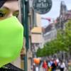 Grün ist die Farbe der Hoffnung: In anderen Bundesländern haben auch viele die Hoffnung, bald auf den Mund-Nasenschutz verzichten zu dürfen, wie die Thüringer. Das Foto entstand in der Fußgängerzone von Erfurt.