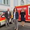 Stellvertretende Landrätin Christine Haupt-Kreutzer (Mitte) hat den Vorsitz des Zweckverbandes für Rettungsdienst und Feuerwehralarmierung Würzburg übernommen. Unterstützt wird sie von der Geschäftsleitung mit Paul Justice (links) und Eva-Maria Löffler (rechts).