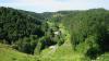 Franken hat einiges an Natur zu bieten. Ihren Hochzeitsbildern im Wald steht also nichts im Weg. Im Foto ist das Kleinziegenfelder Tal in Oberfranken zu sehen.