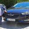 Heiko Müller fährt ein Auto mit Gütersloher Kennzeichen.