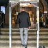 Das "Hygiene Gate" können Gäste des Hotels Rebstock beim Betreten des Gebäudes durchlaufen. Dabei werden sie von oben bis unten desinfiziert.