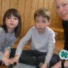 Der Hohenfelder Kindergarten "Zauberbaum" ist einer von 100 bayerischen Kindergärten, in denen die Medienkompetenz gestärkt werden soll. Ein Einsatzgebiet: die Vorschule. Lucy (von links), Julius und Kindergartenleiterin Nina Hahn erstellen ein E-Book. Der Hohenfelder Kindergarten "Zauberbaum" ist einer von 100 bayerischen Kindergärten, in denen die Medienkompetenz gestärkt werden soll. Ein Einsatzgebiet: die Vorschule. Lucy (von links), Julius und Kindergartenleiterin Nina Hahn erstellen ein E-Book.