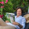 Gartenbotschafterin Christine Bender wirbt anlässlich des "Tags der Hängematte" für den Wohn- und Lebensraum Garten. Die Landwirtschaftsrätin am Gartenbauzentrum Bayern Nord und Bezirksgeschäftsführerin der Obst- und Gartenbauvereine will Jung und Alt für naturnahes Gärtnern begeistern. Nicht zuletzt in Zeiten der Corona-Pandemie erweist sich ein eigener Garten als ein Stück "private Natur" und als äußerst wertvoll.