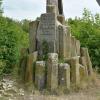 Auch der Sockel des Rederkreuzes aus Rhöner Basalt wird im Zuge des Neugestaltung durch eine Stahlkonstruktion ersetzt.