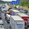 Stau auf der A3 bei Würzburg: Der ADAC Nordbayern rechnet zum Ferienbeginn mit mehr Verkehr auf Bayerns Autobahnen.
