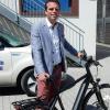 Fahrrad und Auto der Gemeinde Sennfeld fahren mit Strom. Wichtig ist für Bürgermeister Oliver Schulze, dass der Spaß auf dem Rad auch bei sommerlichen Temperaturen nicht zur Schwitzkur wird.