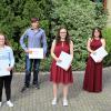Ausgezeichnete Absolventen der Klasse 10a der Ignaz-Reder-Realschule Mellrichstadt: Schulleiter Ulrich Kluge (rechts) und Bürgermeister Michael Kraus (links) gratulierten (ab Zweite von links) Clara Schirber, Lukas Vonderlind, Rebekka Mack und Jenny Dankert zu ihrem Erfolg.