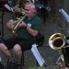 Jung und alt sind bei den Musikanten der „Harmonie“ vereint und mit 87 Jahren ist Willibald Reich (rechts) auf seinem Tenorhorn immer aktiv dabei und lässt sich auch in der Coronazeit von seinem lebenslangen Hobby nicht abhalten.