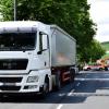 Bei einem Verkehrsunfall mit einem Sattelzug im Würzburger Stadtteil Grombühl verunglückte ein 58-jähriger Motorradfahrer am Samstag tödlich.