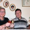 Seit vier Generationen ist der "Goldene Löwe" in Gaibach in Familienbesitz. Beate Herbig und Albin Lorey führen ihn seit 32 Jahren und sind stolz auf ihre Vorfahren, die von der Wand herab das Geschehen am Stammtisch beobachten.