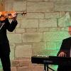 Geiger Florian Meierott und Pianist Rudolf Ramming in der Pfarrscheune in Nassach.