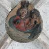 Der Schlussstein im Chorgewölbe zeigt Maria mit dem Jesuskind. Der Schlussstein im Chorgewölbe zeigt Maria mit dem Jesuskind.
