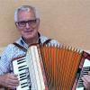 Gerhard Müller spielt gerne auf dem Akkordeon und leitet zwei Chöre in Birkenfeld. Gerhard Müller spielt gerne auf dem Akkordeon und leitet zwei Chöre in Birkenfeld.