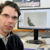 Prof. Thomas Dandekar von der Uni Würzburg forscht mit seinem Team an modifizierten Pflanzen, die mehr CO2 binden könnnen, um so den Klimawandel zu bremsen. Prof. Thomas Dandekar von der Uni Würzburg forscht mit seinem Team an modifizierten Pflanzen, die mehr CO2 binden könnnen, um so den Klimawandel zu bremsen.