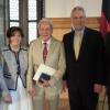 Ehrung für sein politisches Wirken im historischen Rathaussaal zu Nürnberg: Walter Graumann (Mitte) war im Juli 2013 mit der Verdienstmedaille um die kommunale Selbstverwaltung ausgezeichnet worden. Mit ihm freuten sich damals (von links) der stellvertretende Landrat Kurt Mauer, Ehefrau Uta, der bayerische Innenminister Joachim Herrmann und Mellrichstadts Bürgermeister Eberhard Streit.