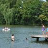 Vor über 50 Jahren angelegt: Der Sulzfelder Badesee mit seinem Campingplatz ist im Sommer ein beliebter Anlaufpunkt für Camper und Wasserratten.