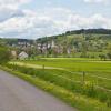 Diese Ortschaft galt es zu erkennen: Halsheim, hier vom Wern-Radweg aus gesehen.