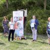 Übergabe des BeKi-Zertifikats für die Kinderkrippe auf dem Gelände des Caritas-Krankenhauses Bad Mergentheim (von links): stellvertretender Hausoberer Michael Raditsch, Qualitätsleitung des Trägers Stefanie Hirsch, Krippen-Leiterin Melanie Michel, Erster Landesbeamter Christoph Schauder, BeKi-Koordinatorin Margit Balbach und freiberufliche BeKi-Referentin Linda Fischer.