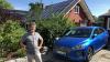 Stefan Bretscher aus Grafenrheinfeld nutzt den Strom seiner Photovoltaikanlage auf dem Dach für sein Haus und die beiden Autos.