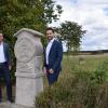 Auch wenn die beiden Bürgermeister Oliver Schulze (links) aus Sennfeld und Manuel Kneuer (rechts) aus Gochsheim coronabedingt ihr gemeinsames Grenzsteinfest absagen müssen, freuen sie sich auf das Fest in coronafreien Zeiten.