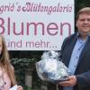30 Jahre „Ingrid‘s Blütengalerie“ vor 30 Jahren machte sich Ingrid Knaup mit ihrer Blütengalerie selbständig.  Bürgermeister Peter Gehring gratulierte zum Firmenjubiläum.