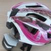Der durch den Unfall beschädigte Helm.