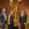 Die Preisträger des Liederabends, Marie Hänsel und Dániel Foki (Mitte), umrahmt von (von links) Ludwig Brunner, Geschäftsstellenleiter SV Team Brunner GmbH, Manfred Wittenstein, Aufsichtsratsvorsitzender der Wittenstein SE und Peter Vogel, Vorstandsvorsitzender Sparkasse Tauberfranken.