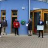 Übergabe des Defibrillators an der Wörthalle (von links): Michael Karle (Hauptamtsleiter Stadt Tauberbischofsheim), Christian Gros (Hauptamt), Wolfgang Mika (Rotary Club), Initiatorin Marianne Rutkowski, Bürgermeisterin Anette Schmidt, Taner Paydas (Badische Beamtenbank) und Uwe Rennhofer (DRK Kreisverband Tauberbischofsheim).