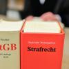 Milderes Urteil in zweiter Instanz für einen ehemaligen Würzburger Faschingsfunktionär: Die Affäre um das Verteilen von volksverhetzenden Bildern in einer Whatsapp-Gruppe ist damit beendet (Symbolbild).