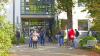 Erstsemester-Studierende betreten diszipliniert die Räumlichkeiten der FHWS

am Röntgenring.