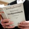 Weil er seinen Nachbarn beleidigte, muss ein 66-Jähriger nun eine Geldtstrafe von 3600 Euro zahlen. (Symbolbild)