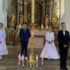 Diese Kommunionkinder aus Mellrichstadt gingen am Wochenende mit Pfarrer Thomas Menzel erstmals an den Tisch des Herrn.