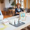 Kinderbibeltag aus der Tüte: Anke Schroth, Birgit Becker und Gabriele Wünsch packen eifrig Tüten mit den Geschichten, Rätseln und Impulsen für den diesjährigen Kinderbibeltag.
