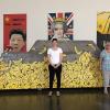 Die Kunsthalle Schweinfurt bietet ab September auch Inklusionsführungen für gehörlose Personen an. Im Bild: Jochen Gräf und Margit Friedrich, Vorsitzende des Gehörlosenvereins Schweinfurt und Umgebung, sowie Gebärdenführerin Sabrina Göb (Mitte).