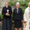Im Bild (von links)  Junioratsleiterin Schwester Rut Gerlach, Professin Schwester Antonia Drewes, Generaloberin der Oberzeller Franziskanerinnen, Schwester Katharina Ganz, und Hauptzelebrant Bruder Bernhardin Seither von den Franziskaner-Minoriten.