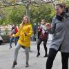 Tanzchallenge auf dem Georg-Wichtermann-Platz: 15 Tänzerinnen und Tänzer waren dem Aufruf von Melissa Mariposa zum "Flashmob Online" gefolgt. Mit ihrem Tanz wollten sie positive Energie den Menschen schenken, denen es nicht so gut geht.