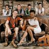 „Für karibische Rhythmen mit einem großen Schuss Bavaria“ werden die „CubaBoarischen 2.0“ mit Leo Meixner (links) und der kubanischen Sängerin Yinet Rojas sorgen.