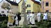 Am Wochenende wurde in Grafenrheinfeld auch die Weihe der rekonstruierten "Maria Immaculata" im Rosengärtchen gefeiert. Im Bild links Dr. Jürgen Lenssen, Pfarrer Werner Kirchner und Bürgermeister Christian Keller bei der offiziellen Segnung.