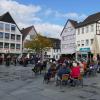 Viele Musikliebhaber wollten sich das letzte Standkonzert in diesem Jahr auf dem Mellrichstädter Marktplatz nicht entgehen lassen.