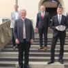 Die Preisträger 2020 haben alte fränkische Gemäuer fit gemacht fürs 21.Jahrhundert: Oberbürgermeister Sebastian Remelé, Vizelandrat Thomas Vizl, Bezirkstagspräsident Erwin Dotzel, Bezirksrat und Jurymitglied Stefan Funk, Bergrheinfelds Bürgermeister Ulrich Werner, Architekt Joachim Perleth sowie Birgit Grob (Gemeinde Bergrheinfeld).
